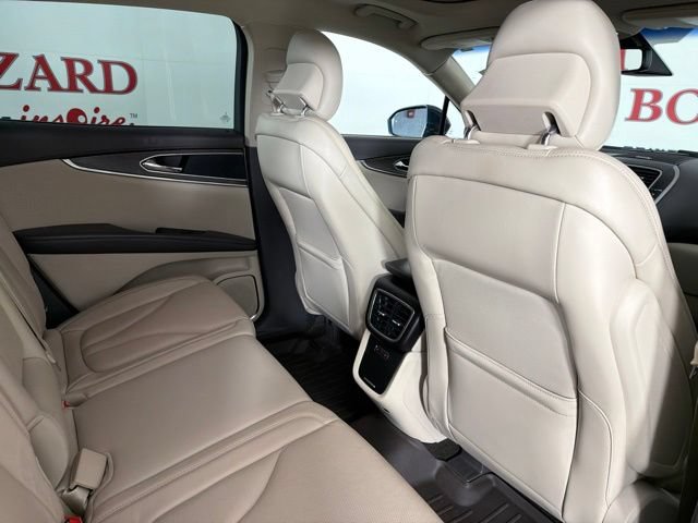Used 2016 Lincoln MKX Reserve w/ Technology Package FWD image 19
