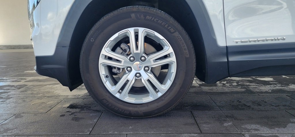 Used 2024 GMC Terrain SLE image 10