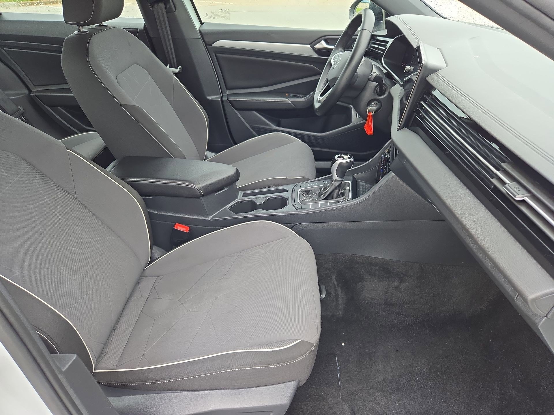 Used 2025 Volkswagen Jetta Sport image 29