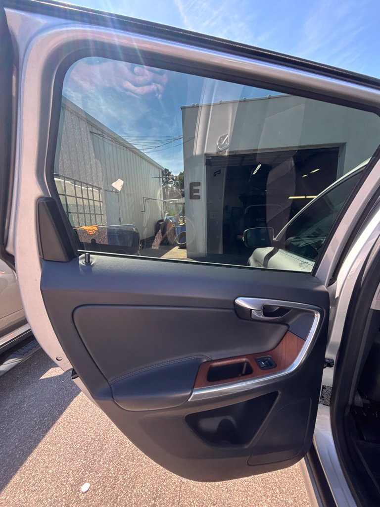 Used 2017 Volvo XC60 T5 Inscription w/ Preferred Option Package FWD image 15