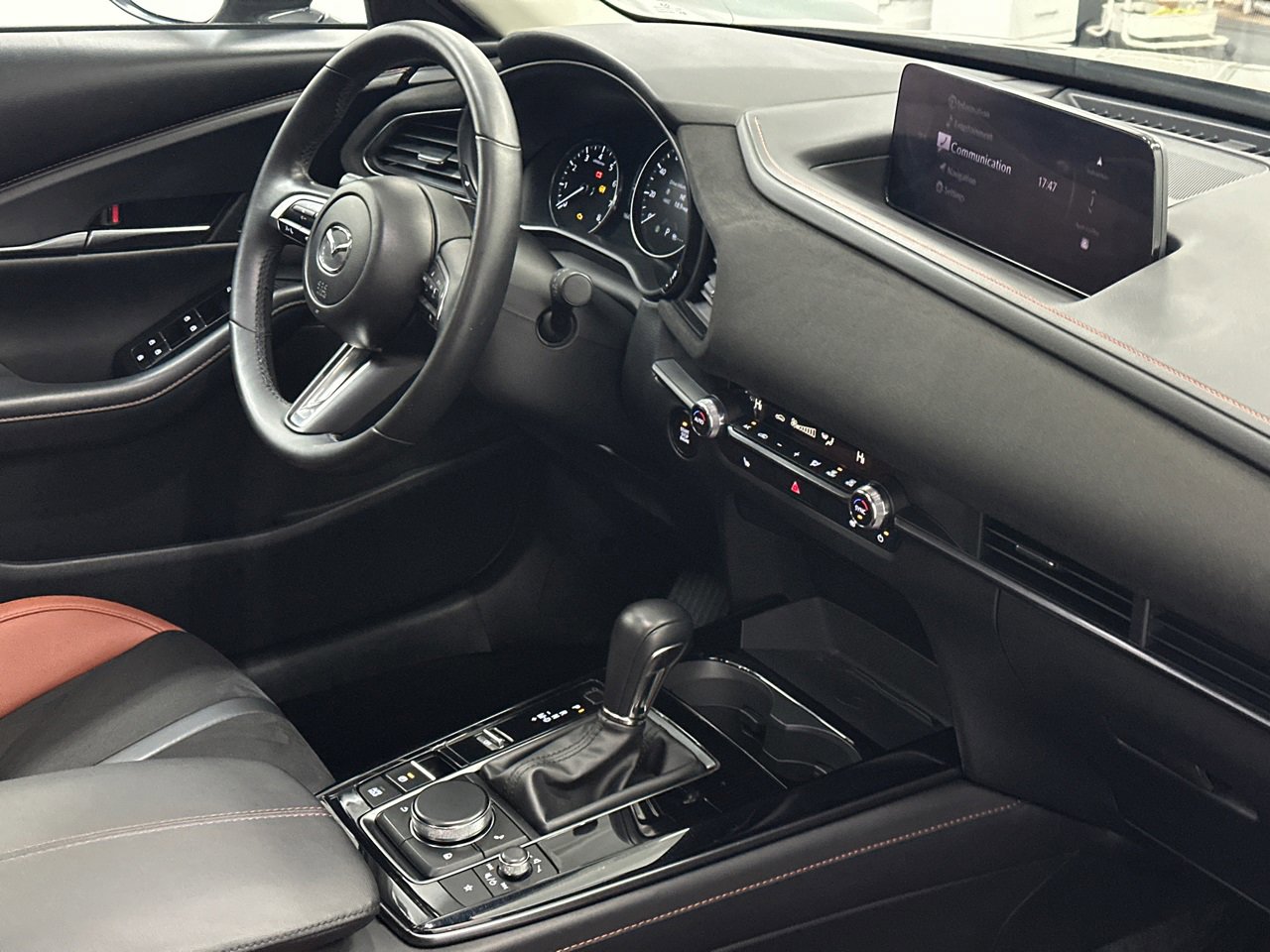 Used 2024 MAZDA CX-30 Carbon image 10