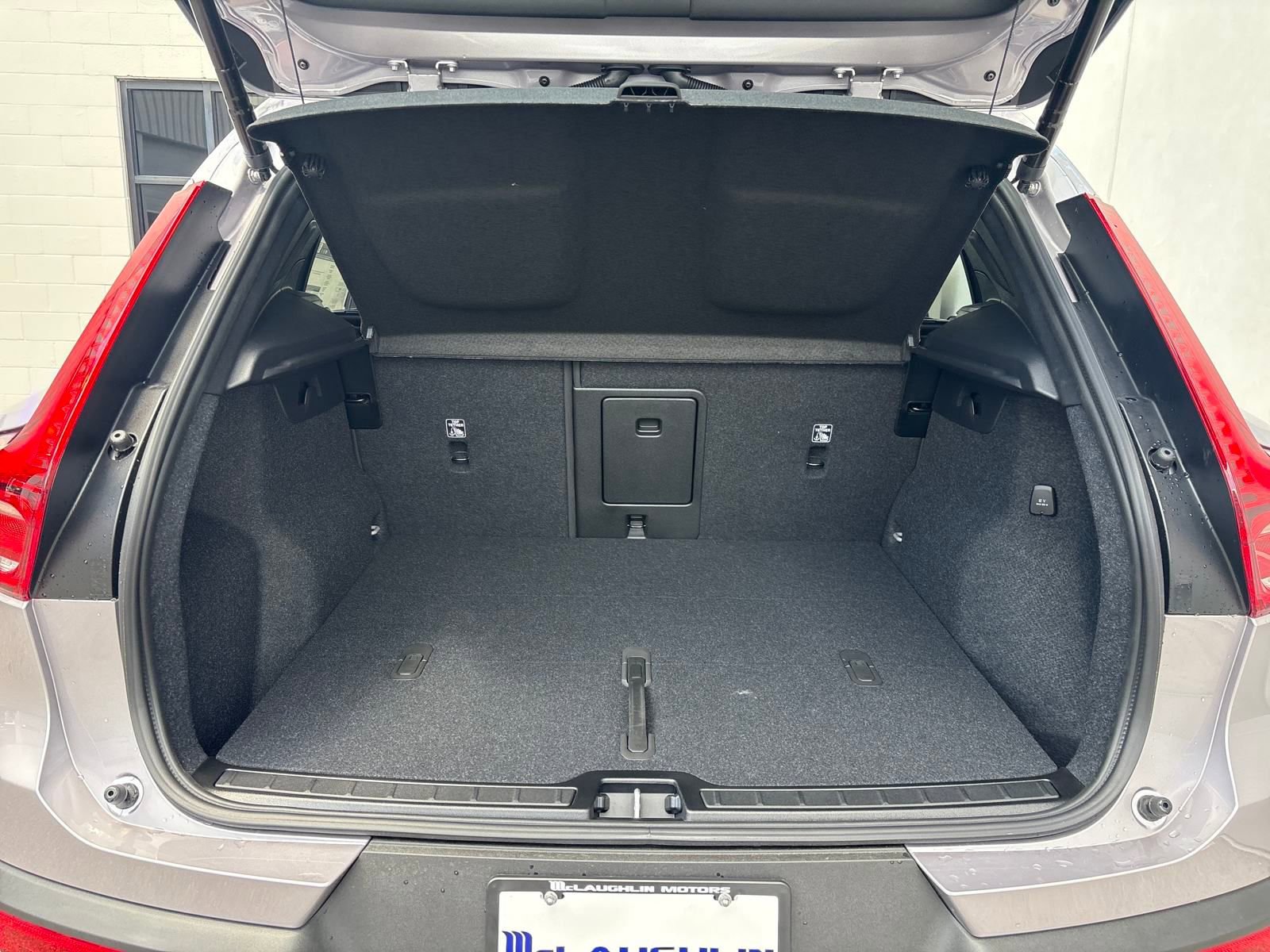 New 2026 Volvo XC40 B5 Ultra w/ Climate Package image 28