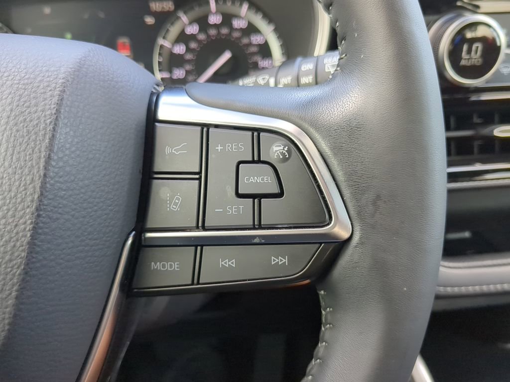 Used 2021 Toyota Highlander XSE image 30