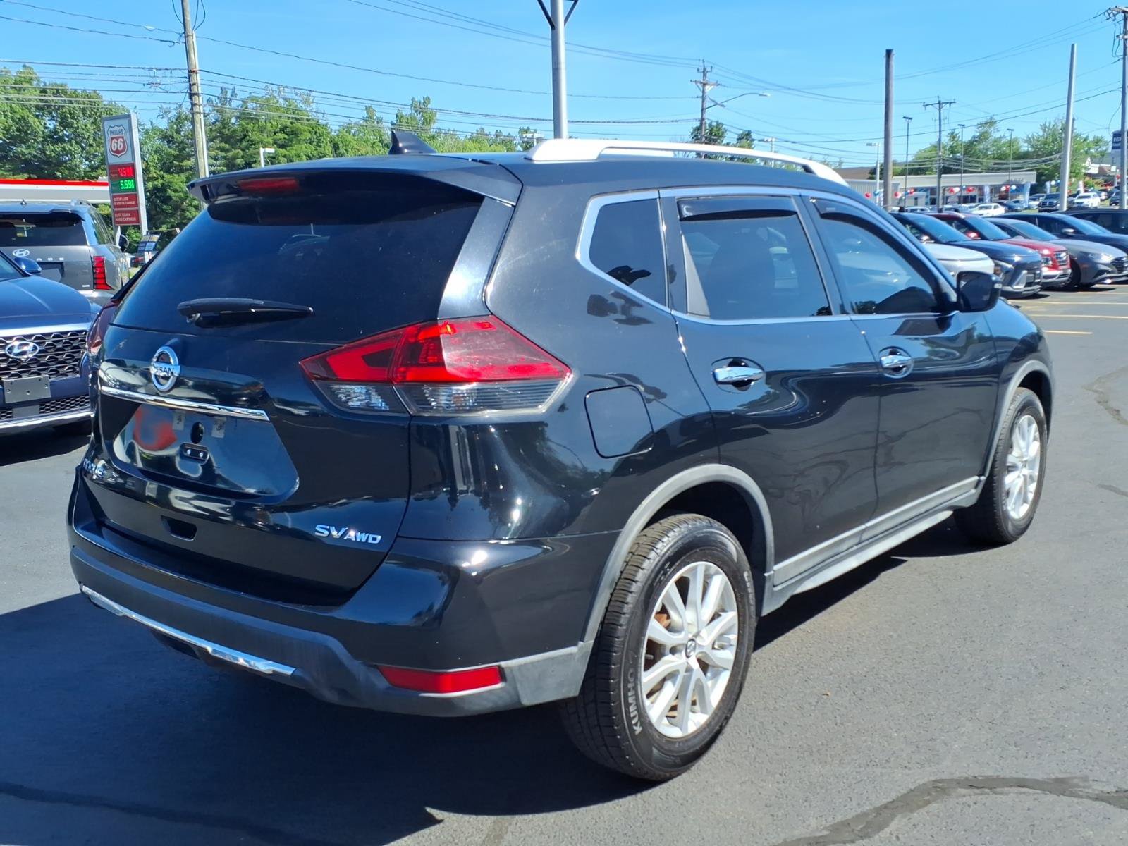 Used 2018 Nissan Rogue SV AWD/4WD image 5