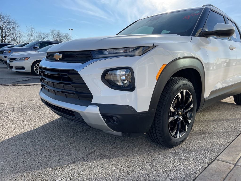 Used 2023 Chevrolet TrailBlazer LT w/ Convenience Package AWD/4WD image 14