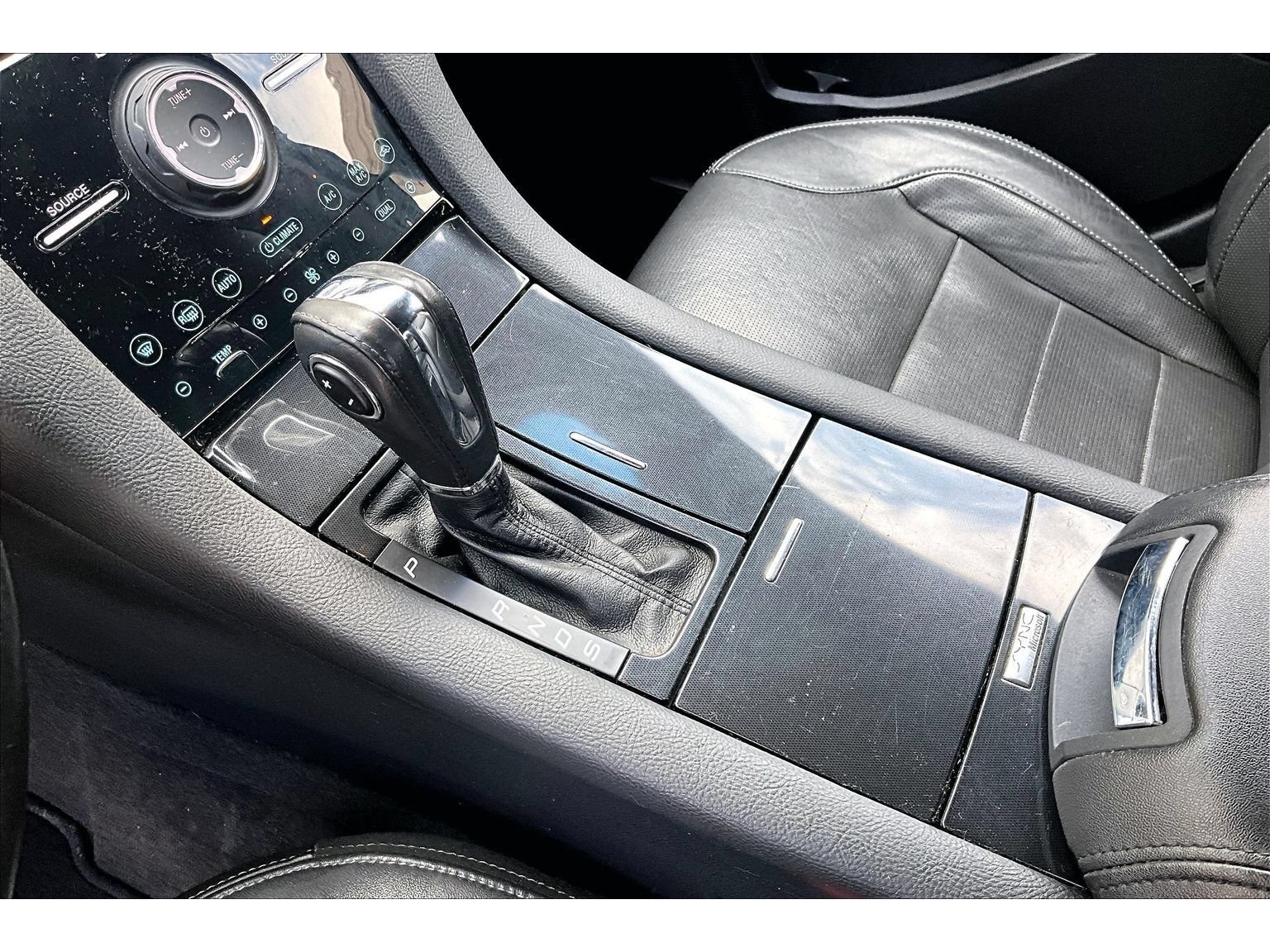 Used 2013 Ford Taurus Limited FWD image 28
