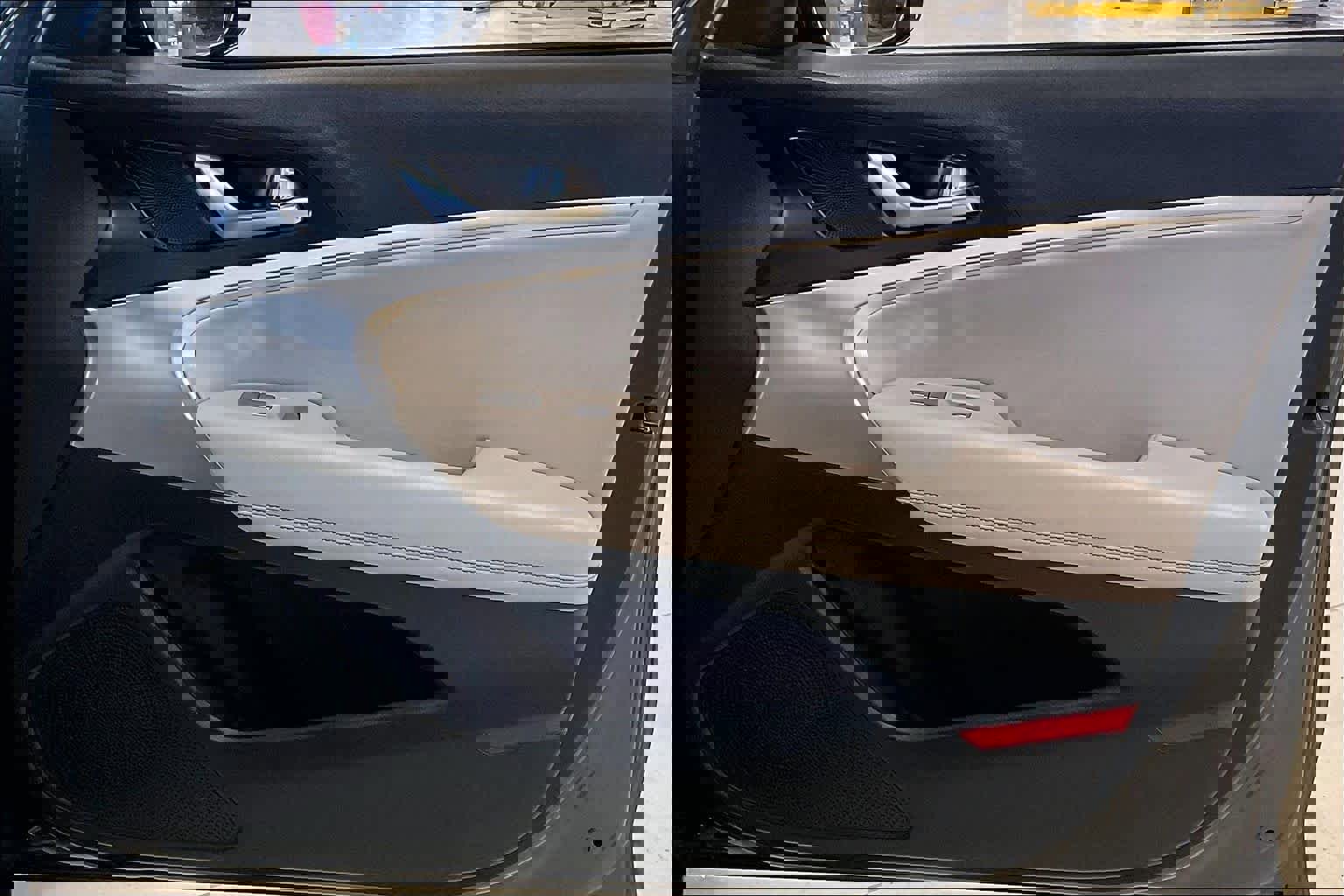 Used 2022 Genesis G70 2.0T image 22