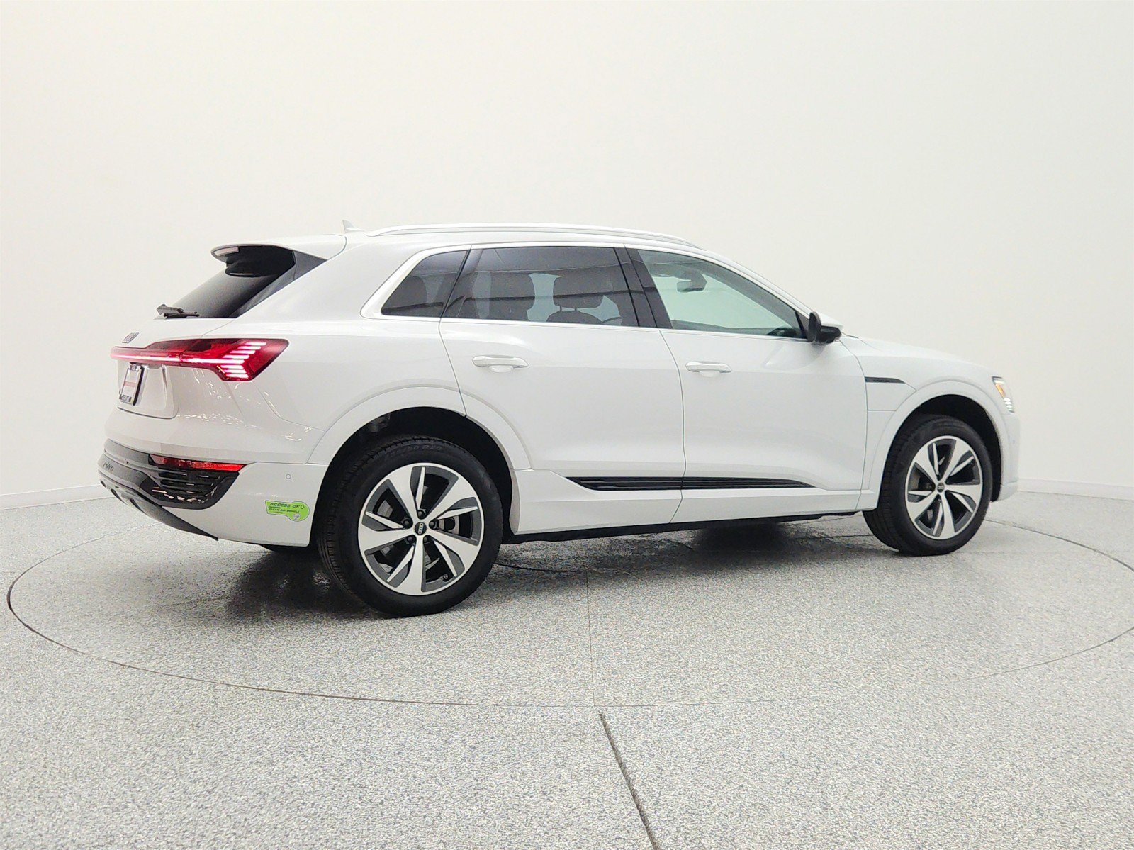 Used 2024 Audi Q8 e-tron Premium Plus w/ Premium Plus Package AWD/4WD image 5