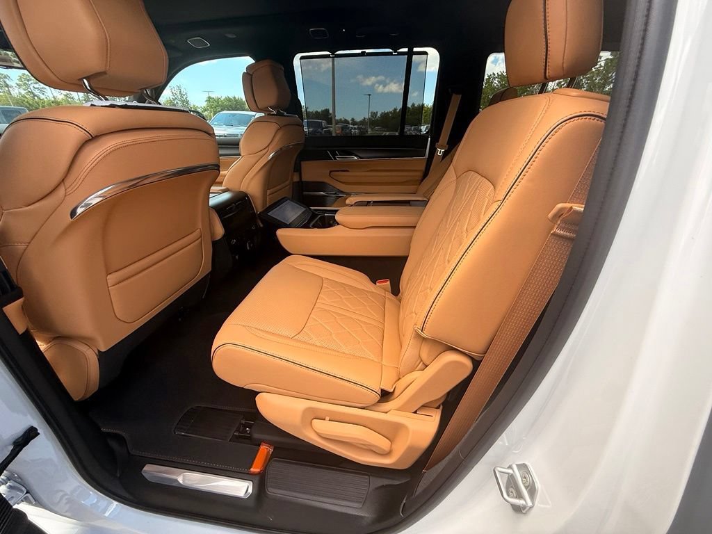 New 2026 Jeep Grand Wagoneer Summit AWD/4WD image 25