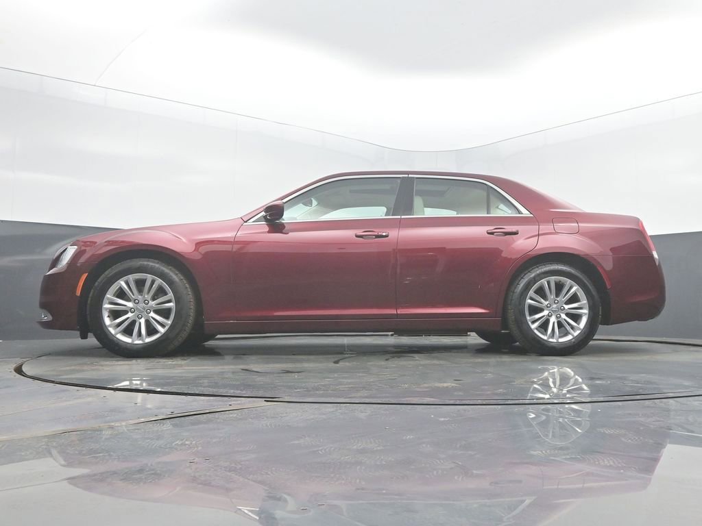 Used 2016 Chrysler 300 Limited image 45