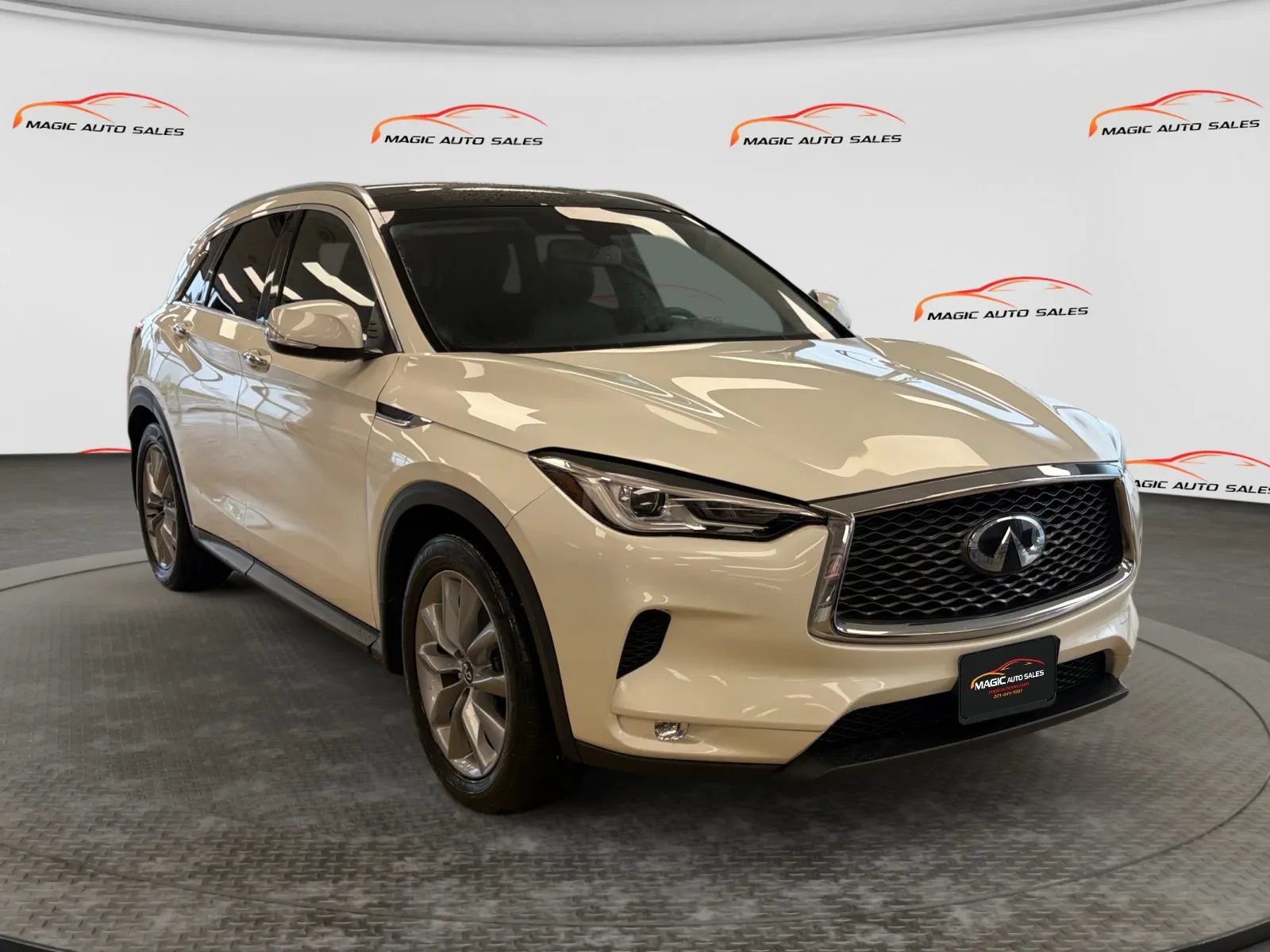 Used 2019 INFINITI QX50 Luxe w/ Navigation Package AWD/4WD image 5