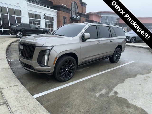 Used 2025 Cadillac Escalade ESV Sport Platinum image 3