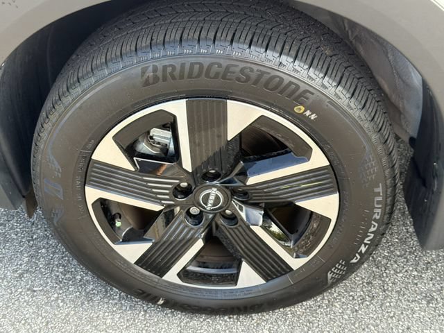 Certified 2026 Nissan Kicks SV w/ SV Premium Package AWD/4WD image 13