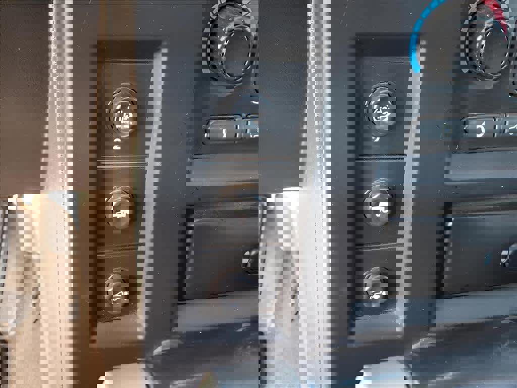 Used 2005 HUMMER H2 SUT w/ Preferred Equipment Group image 17