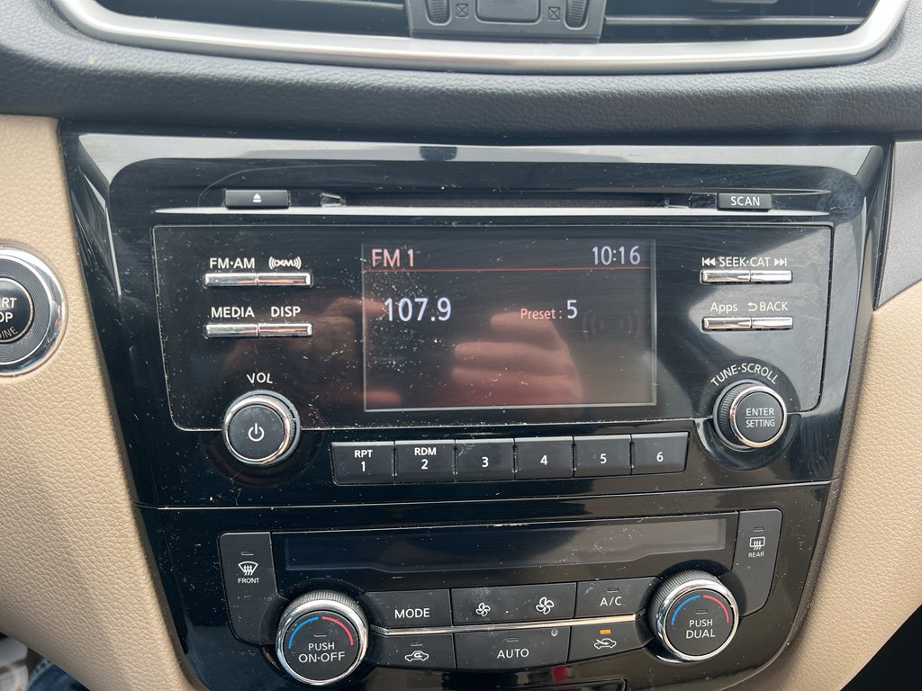 Used 2016 Nissan Rogue SV image 21