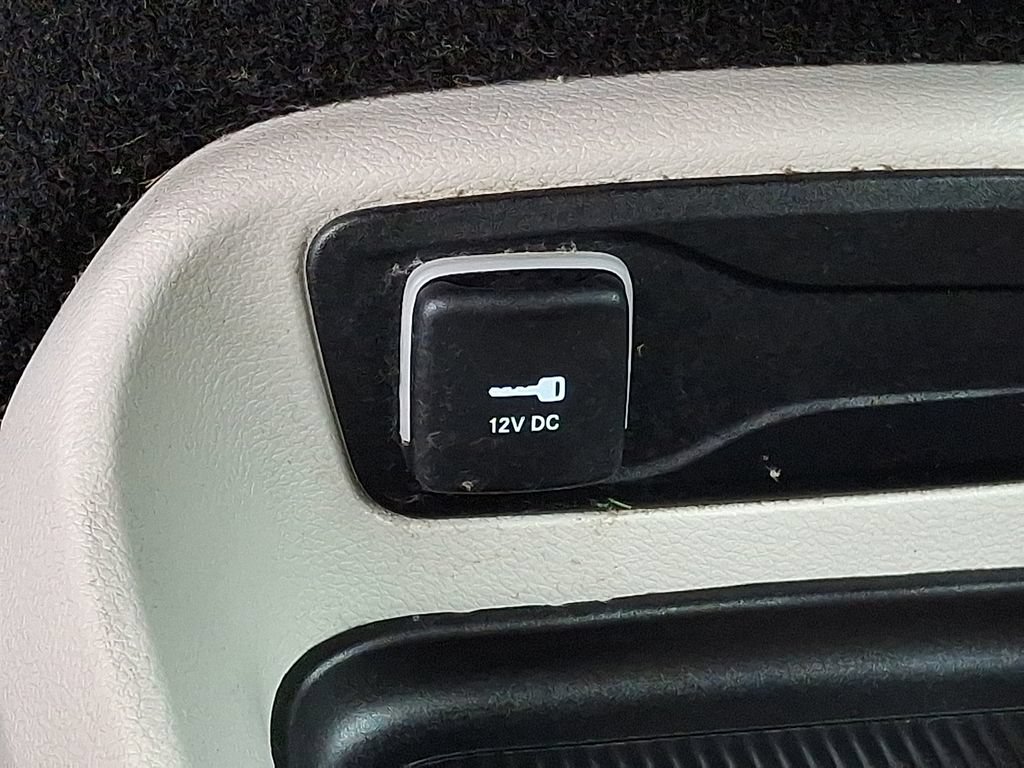 Used 2017 Chrysler Pacifica LX w/ Tire & Wheel Group FWD image 24