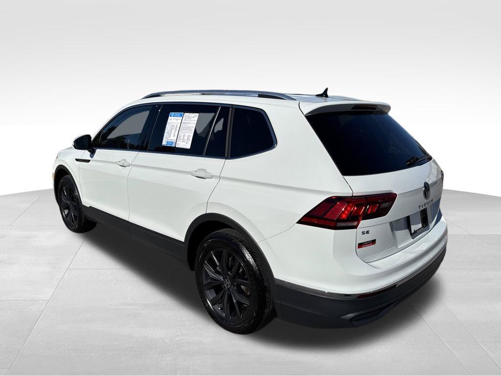 Used 2024 Volkswagen Tiguan SE w/ Panoramic Sunroof Package FWD image 6