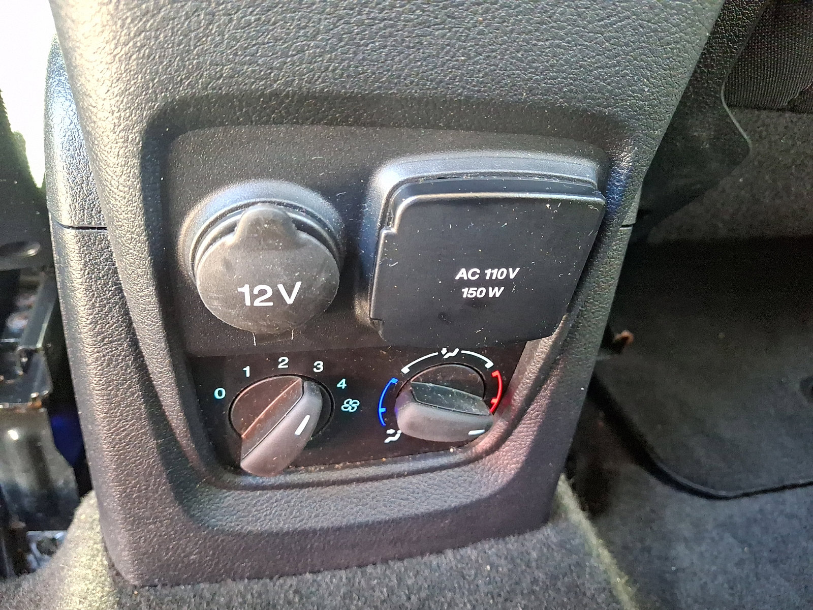 Used 2022 Ford Transit Connect XLT image 17