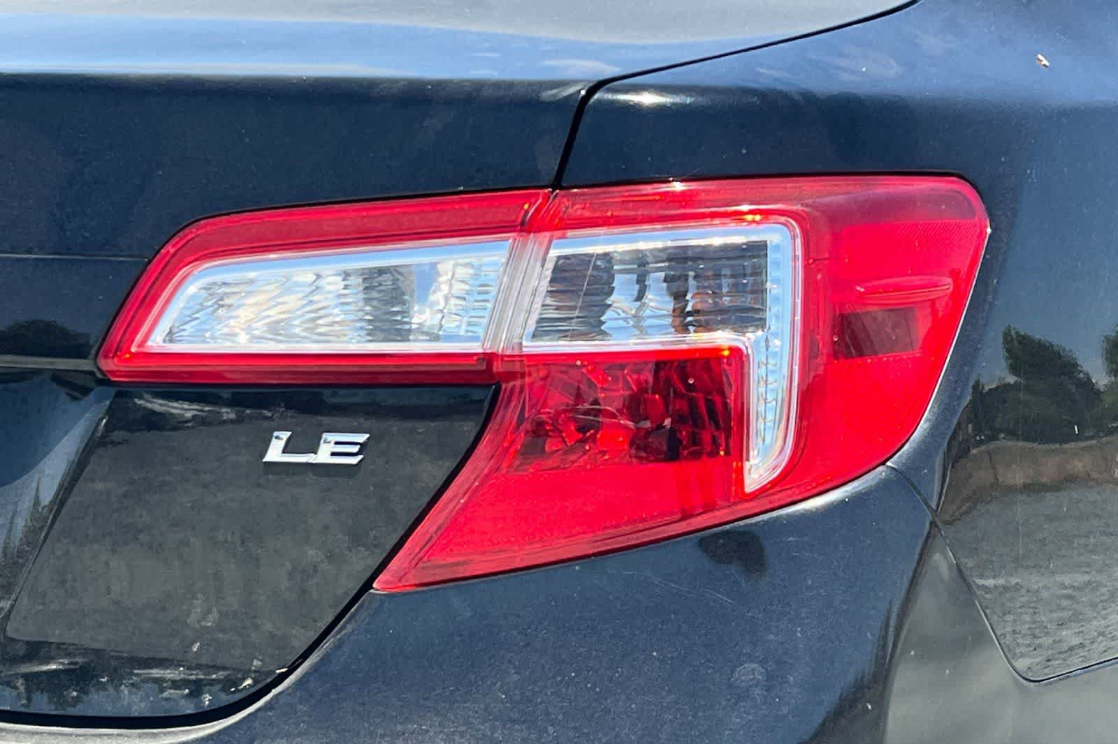 Used 2014 Toyota Camry LE FWD image 13