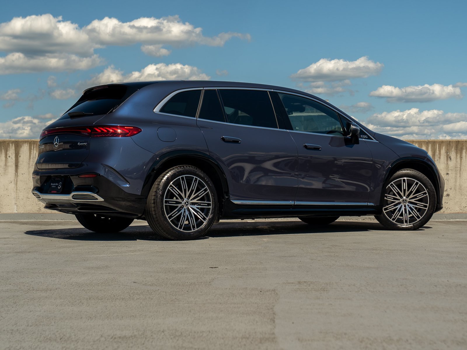 Used 2026 Mercedes-Benz EQS 400 4MATIC SUV image 4
