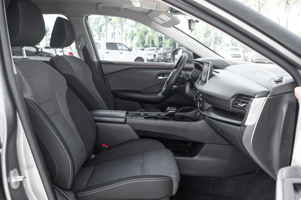 Used 2023 Nissan Rogue SV image 34