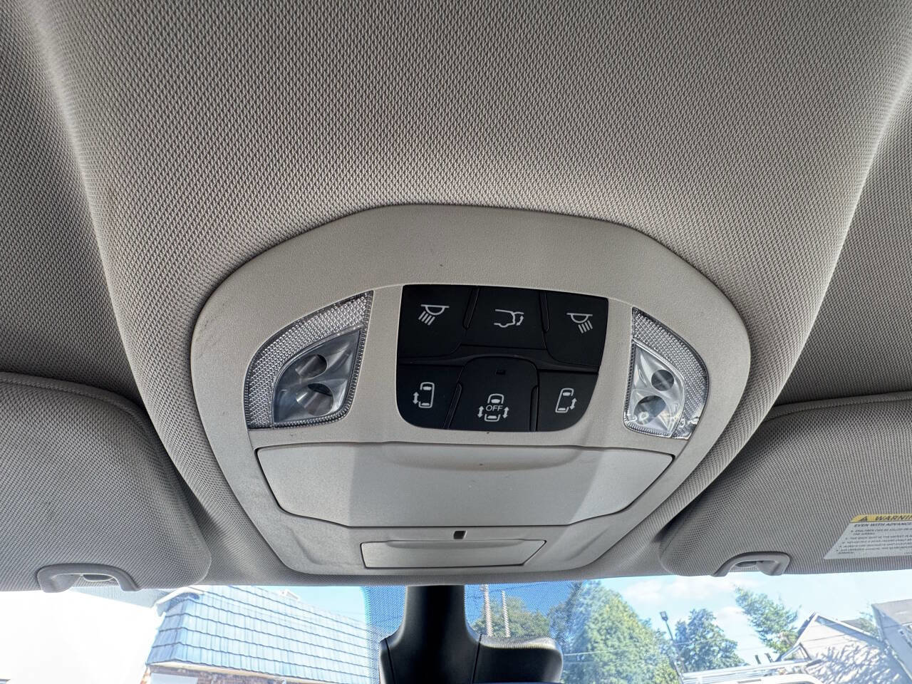Used 2022 Chrysler Voyager LX image 60