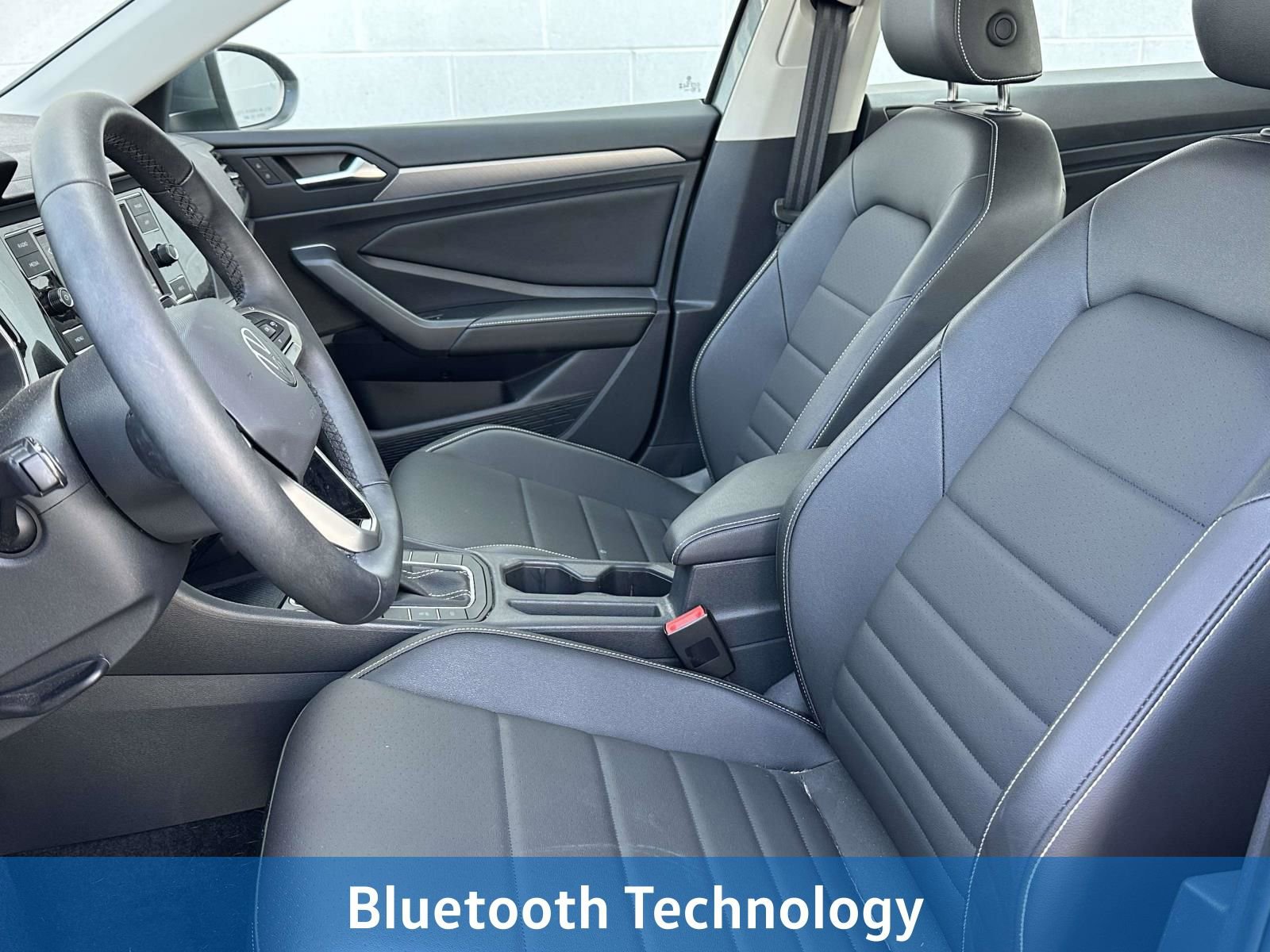 Certified 2024 Volkswagen Jetta SE w/ Panoramic Sunroof Package image 10