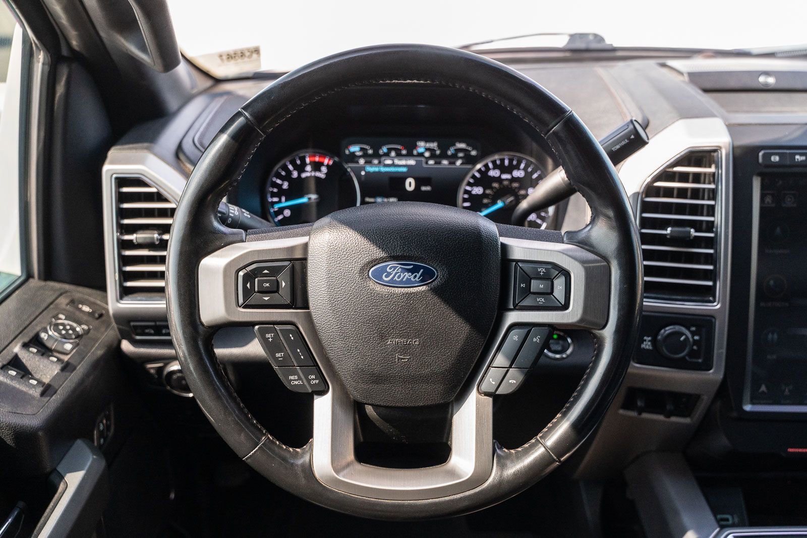 Used 2019 Ford F250 Platinum w/ Platinum Ultimate Package AWD/4WD image 27