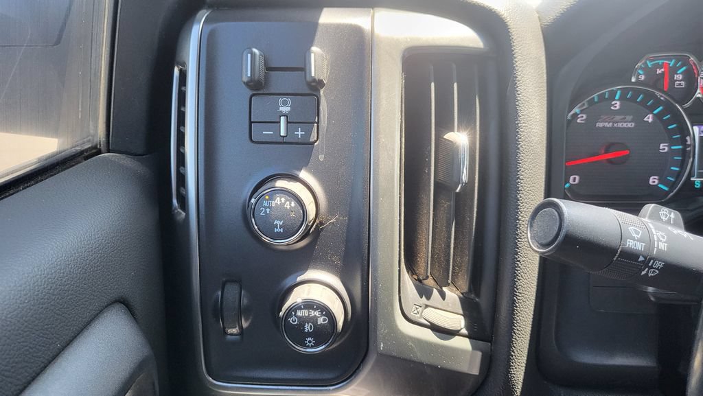 Used 2018 Chevrolet Silverado 1500 LT w/ All Star Edition AWD/4WD image 32