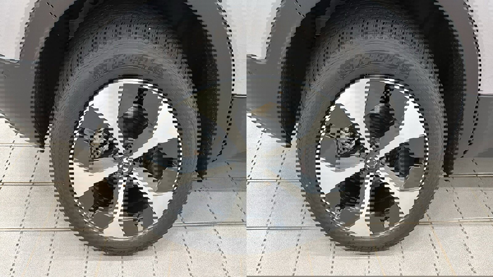 Used 2026 Volvo XC40 B5 Plus w/ Protection Package Premier image 31