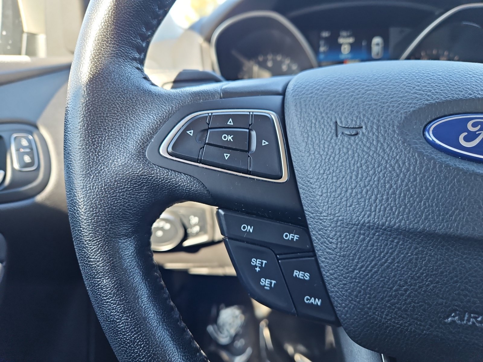 Used 2017 Ford Focus Titanium FWD image 28