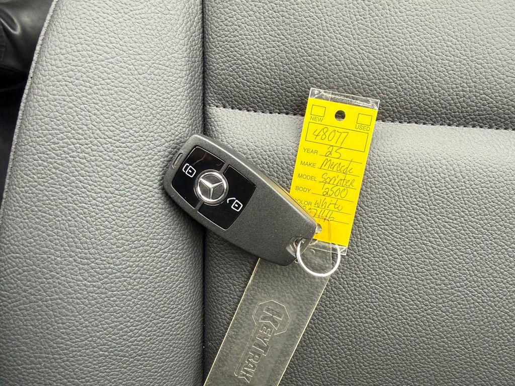 Used 2025 Mercedes-Benz Sprinter 2500 image 31