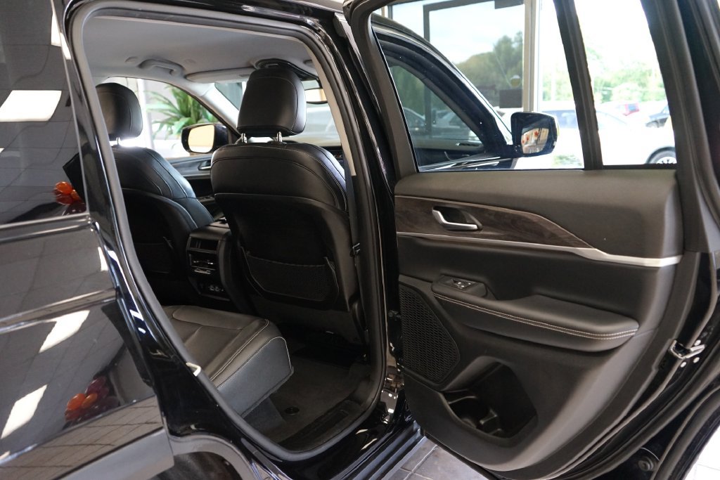 Used 2023 Jeep Grand Cherokee Limited AWD/4WD image 49