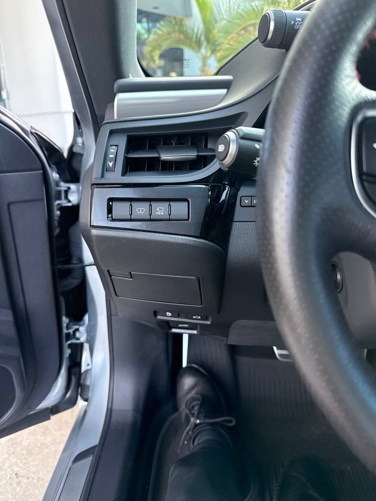Used 2024 Lexus ES 300h F Sport w/ Accessory Package (Z2) FWD image 3