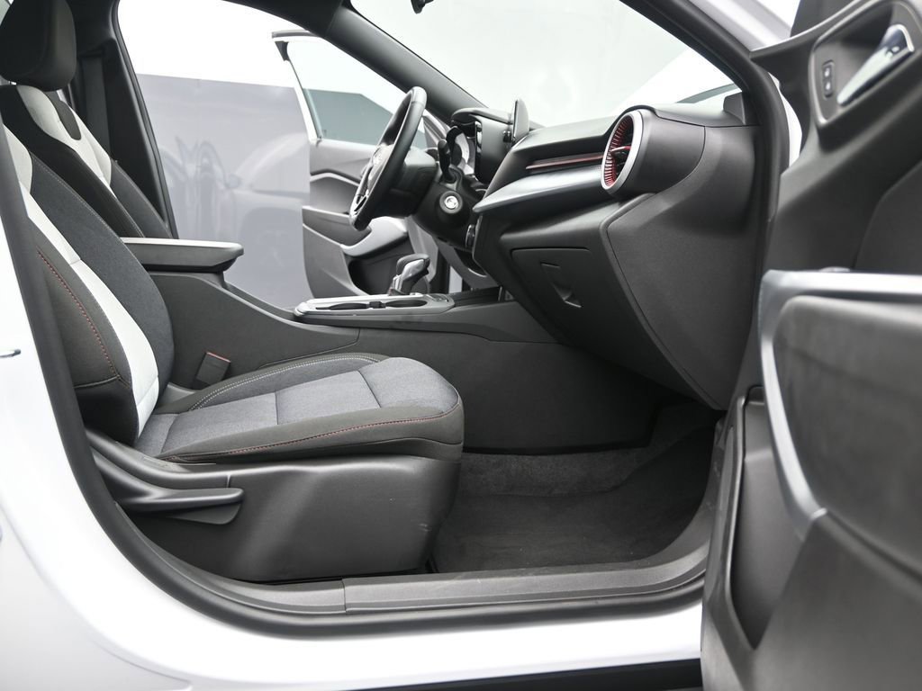 Used 2025 Chevrolet Trax RS w/ Driver Confidence Package image 17