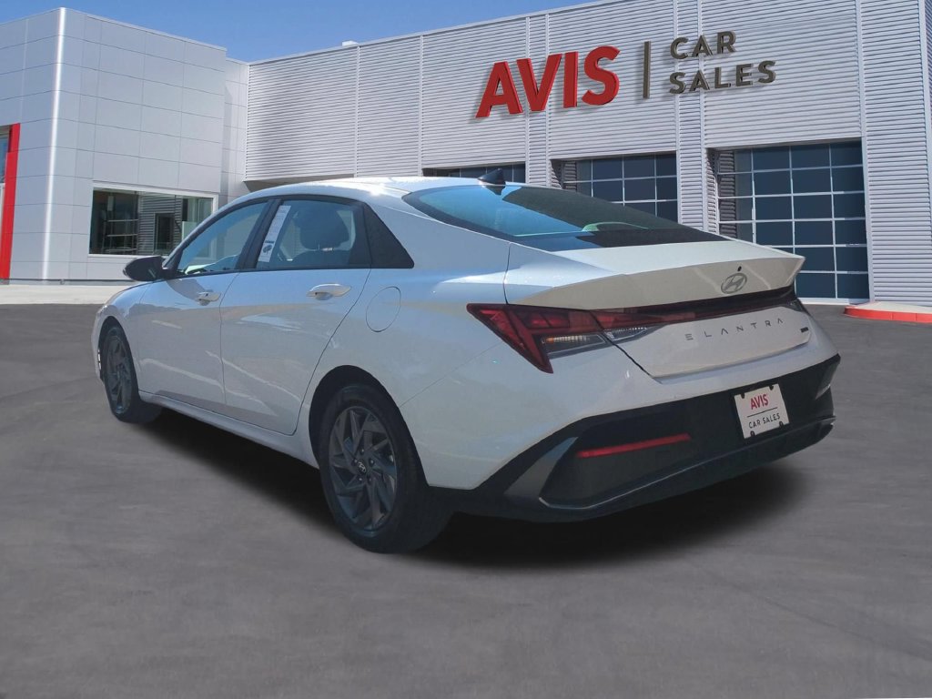 Used 2026 Hyundai Elantra Hybrid FWD image 9