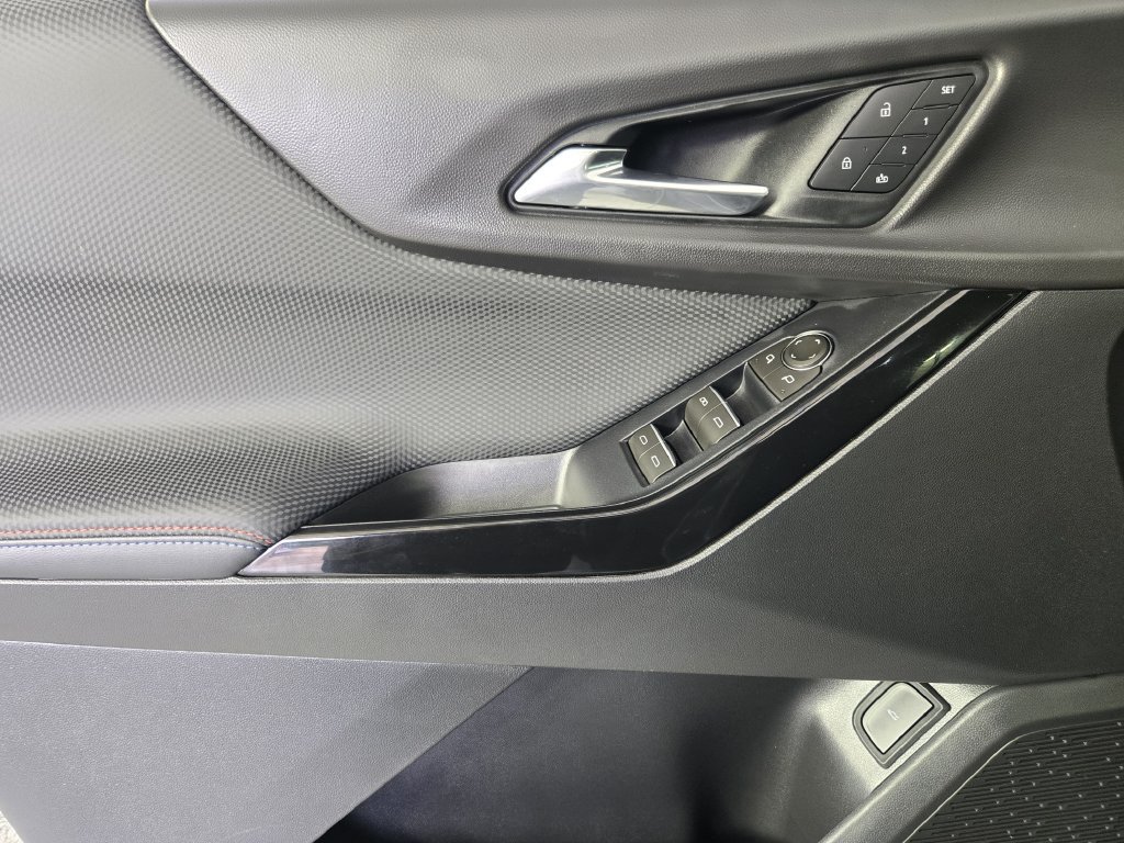 New 2026 Chevrolet Equinox RS w/ Convenience Package III FWD image 24