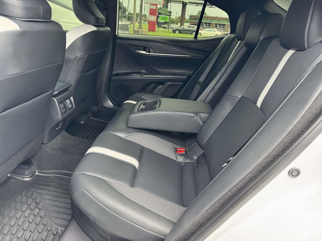 Used 2026 Toyota Camry Hybrid w/ Convenience Package FWD image 18