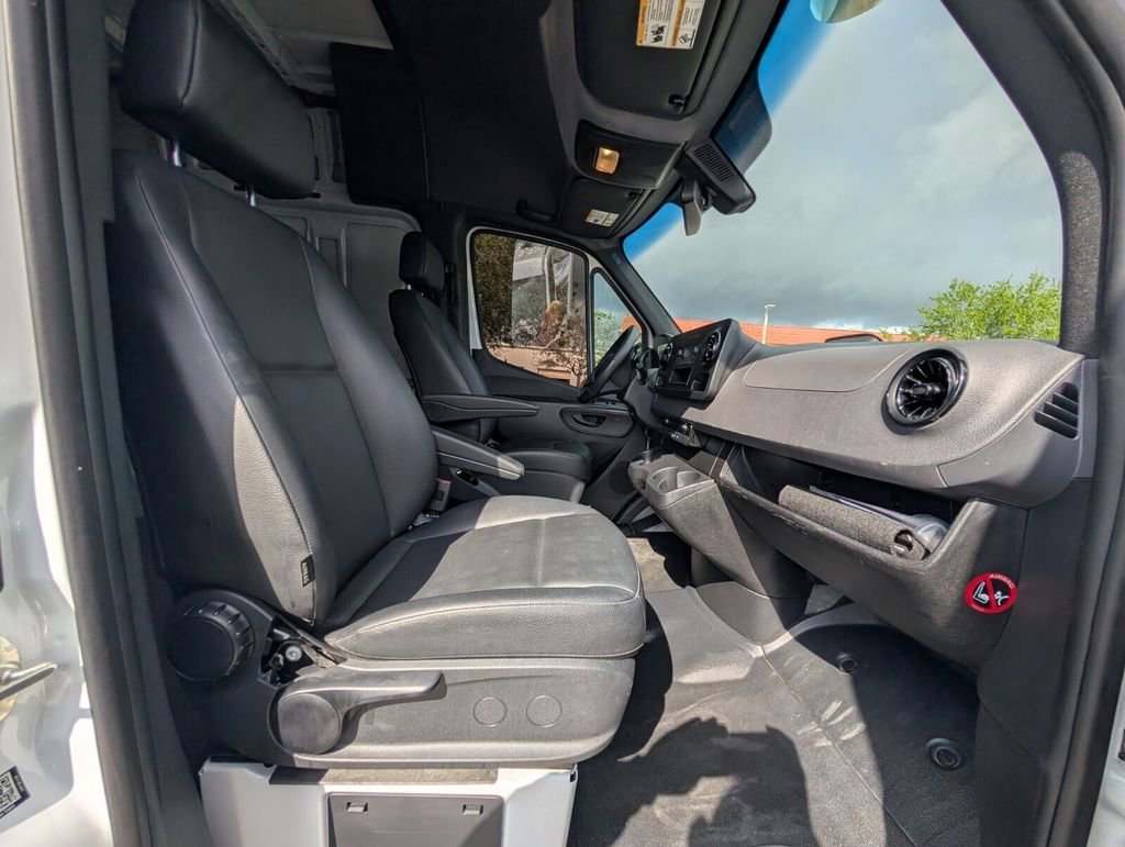 Used 2025 Mercedes-Benz Sprinter 2500 image 16