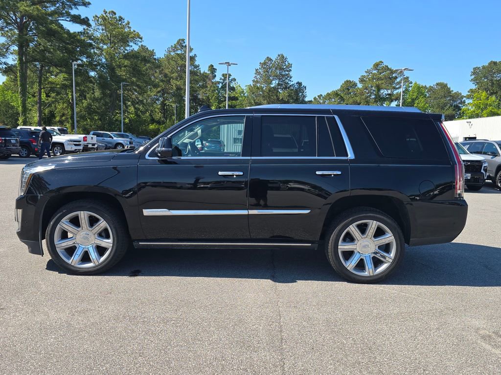 Used 2017 Cadillac Escalade Premium Luxury AWD/4WD image 6