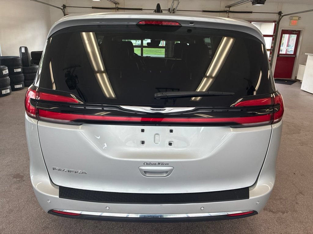 Certified 2024 Chrysler Pacifica Touring-L FWD image 25