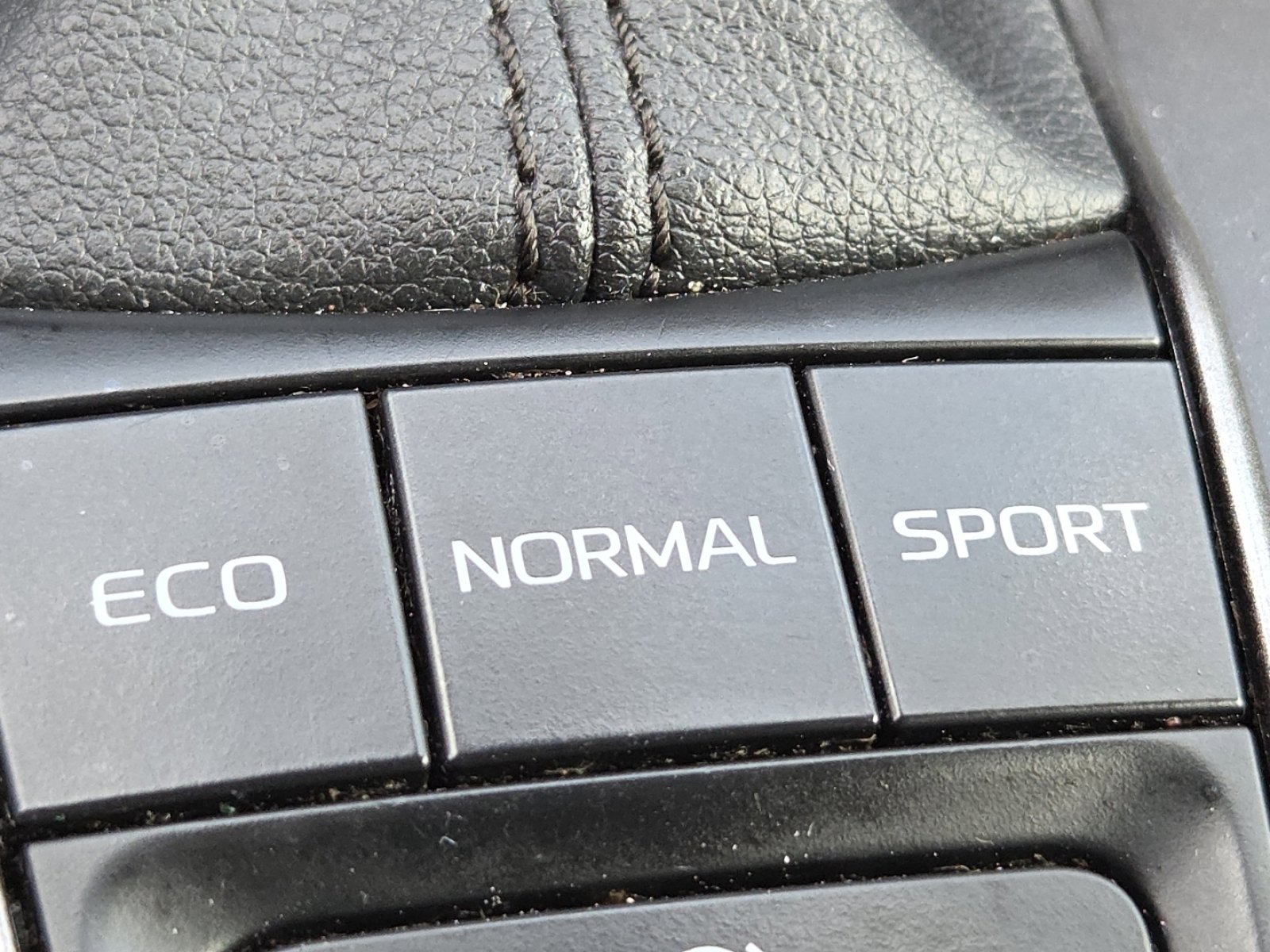 Used 2022 Toyota Camry SE image 8