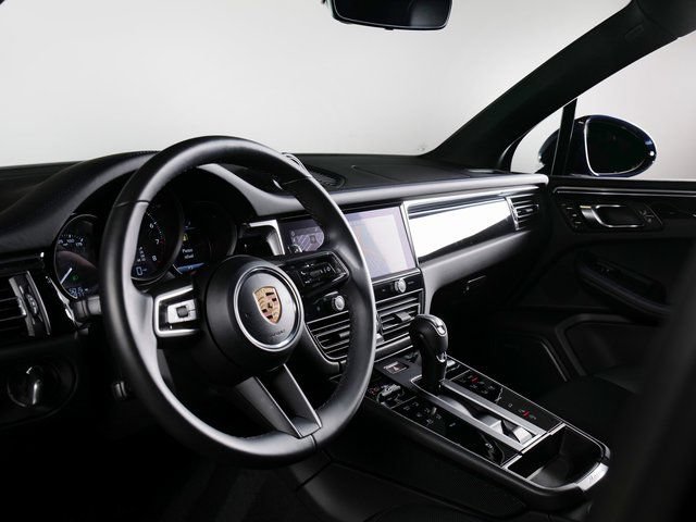 Certified 2026 Porsche Macan AWD/4WD image 4