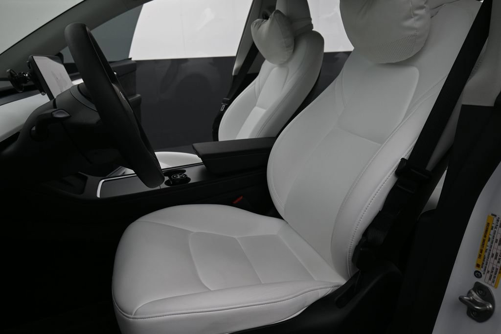 Used 2025 Tesla Model Y Long Range RWD image 10