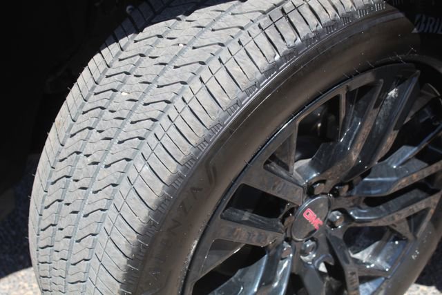 Used 2025 GMC Yukon Denali w/ Denali Reserve Package image 13