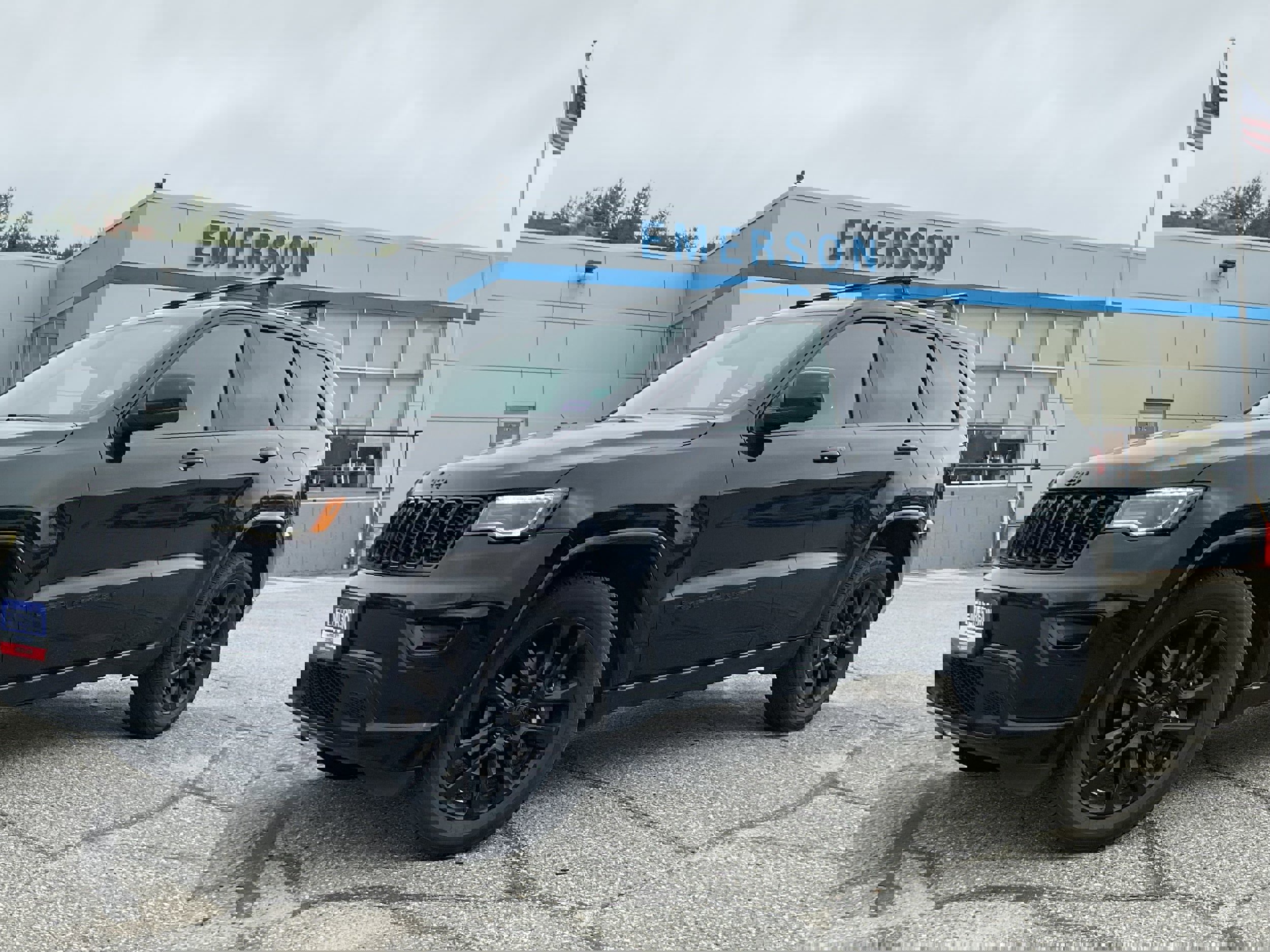 Used 2022 Jeep Grand Cherokee Laredo X image 6