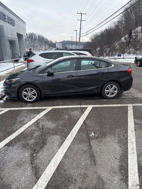 Used 2017 Chevrolet Cruze LT image 2