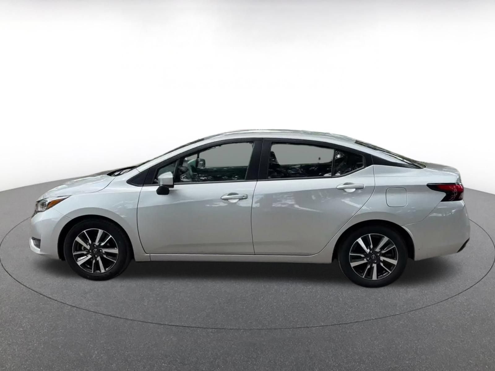 Used 2025 Nissan Versa SV FWD image 8
