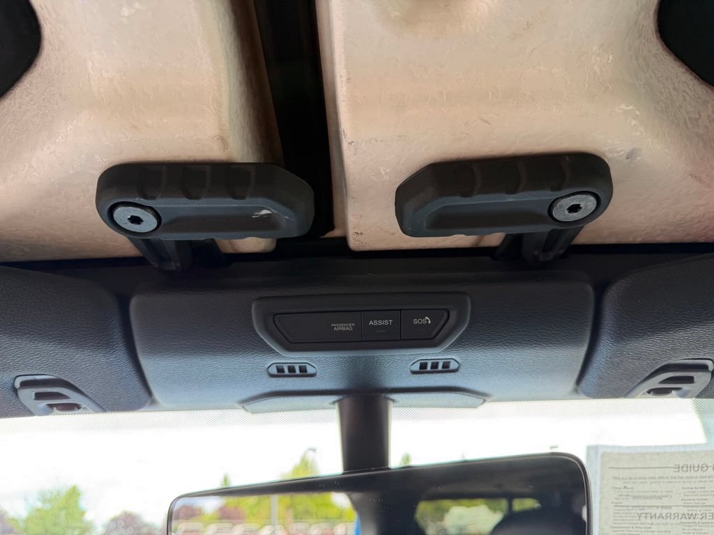 Used 2022 Jeep Wrangler Unlimited Sahara AWD/4WD image 29
