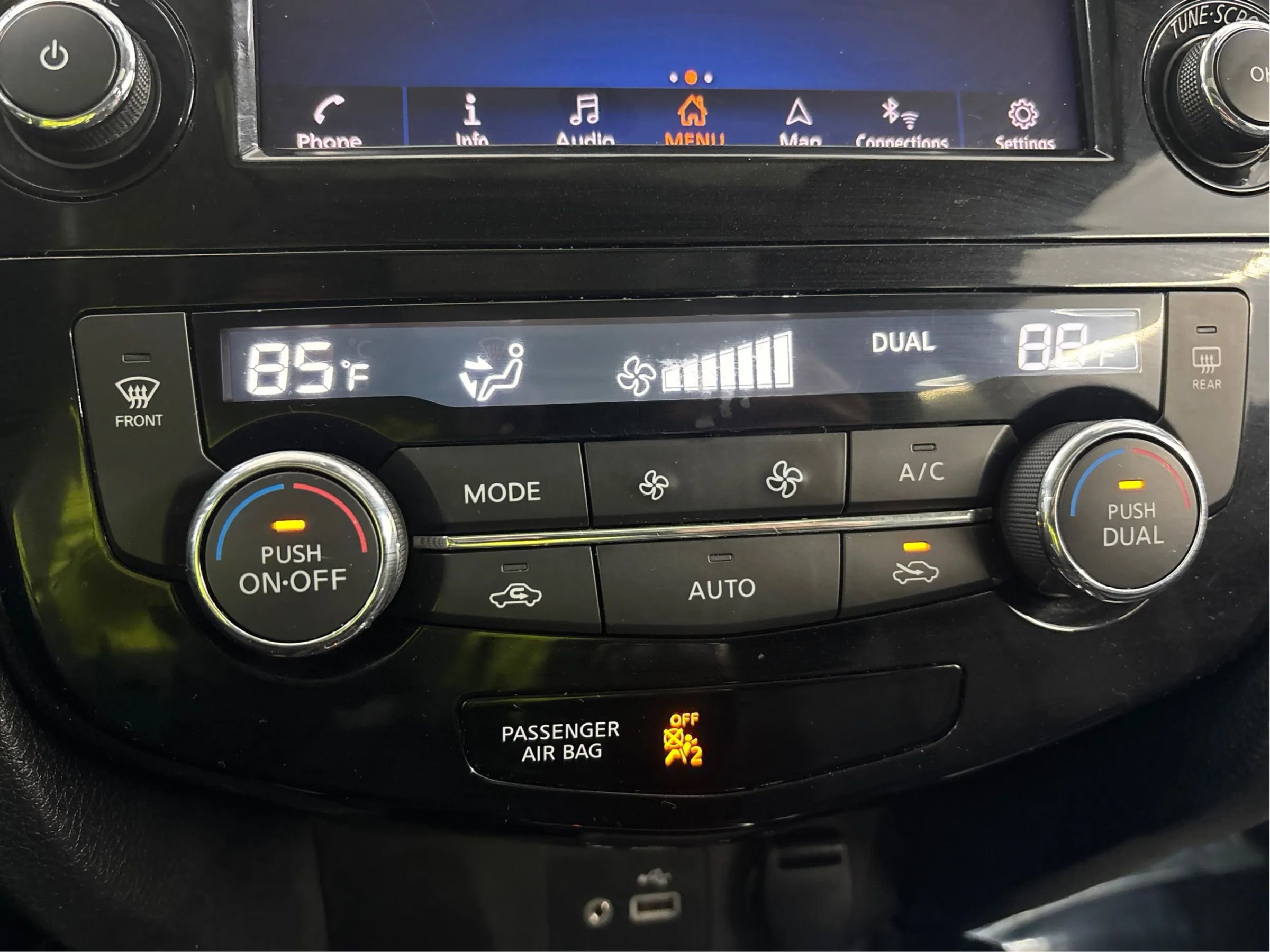 Used 2019 Nissan Rogue SL w/ Premium Package image 39